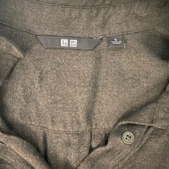 Uniqlo S rayon olive long sleeve button down top - Picture 6 of 6